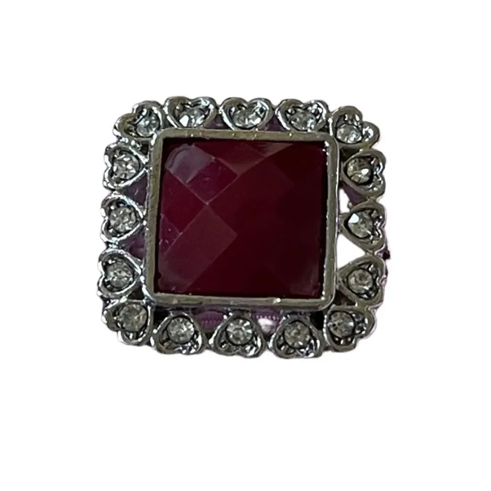 NWOT square checkered red center stone ring with heart shaped rhinestone border
